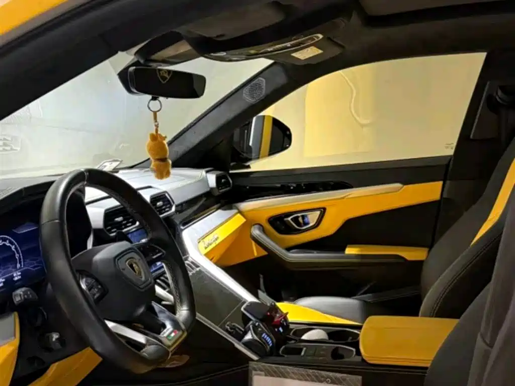 Urus 4.0 T V8