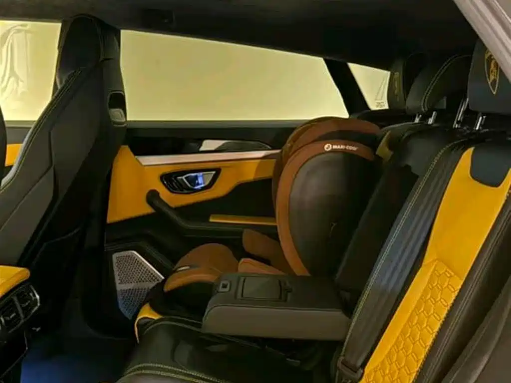 Urus 4.0 T V8