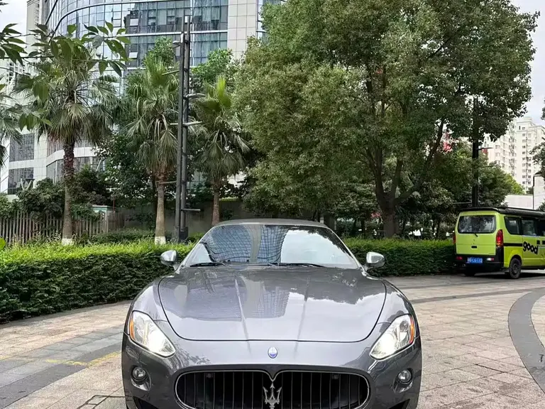 Maserati GranCabrio 4.7 L Automatic