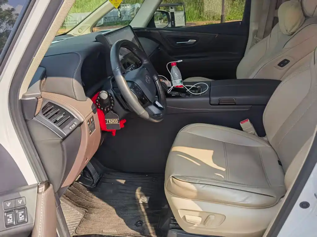 Alphard Dual Engine 2.5 L Premium Enjoyment