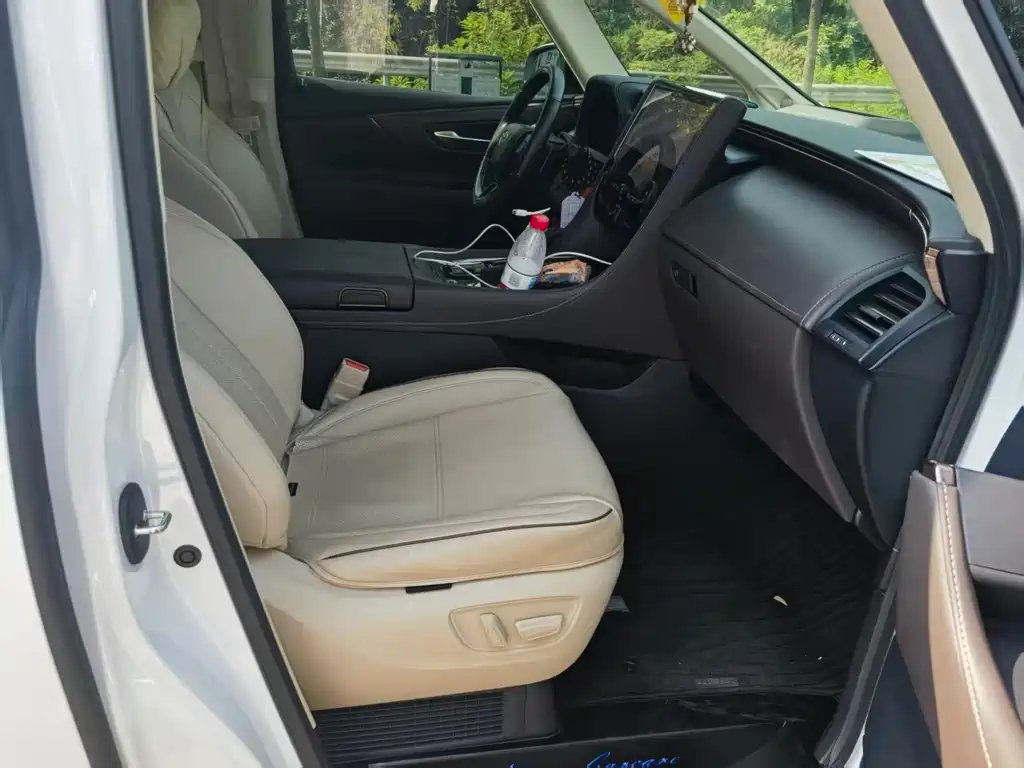 Alphard Dual Engine 2.5 L Premium Enjoyment