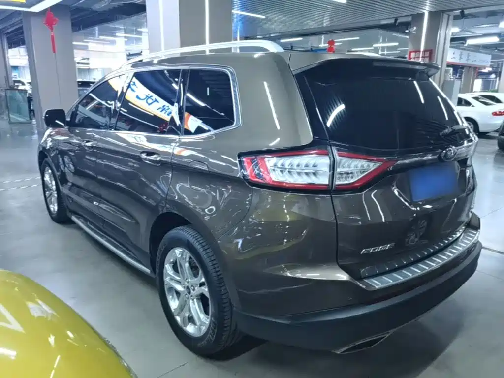 Edge EcoBoost 245 4 WD Grand Sharp 7-seat