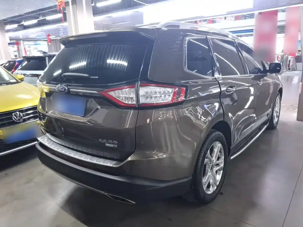 Edge EcoBoost 245 4 WD Grand Sharp 7-seat