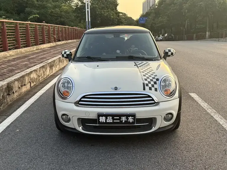 MINI 1.6 L COOPER Baker Street