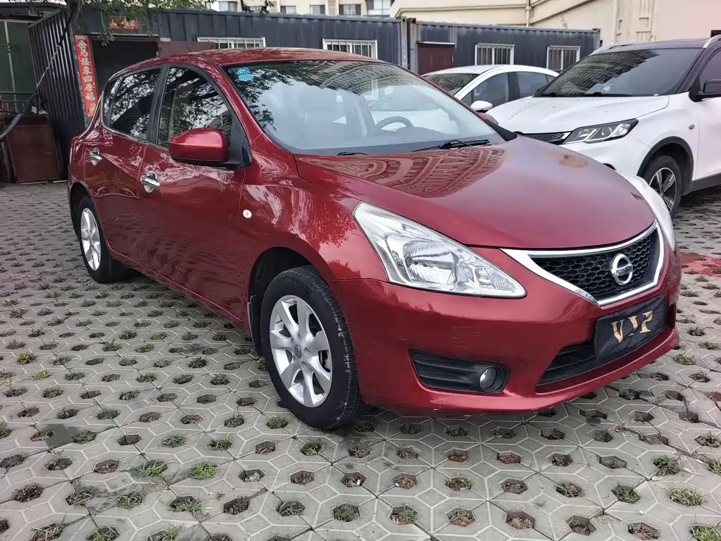 Tiida 1.6 L CVT Comfort
