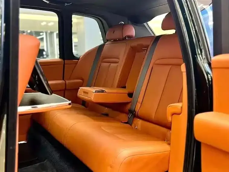 Rolls-Royce Cullinan 5-seat