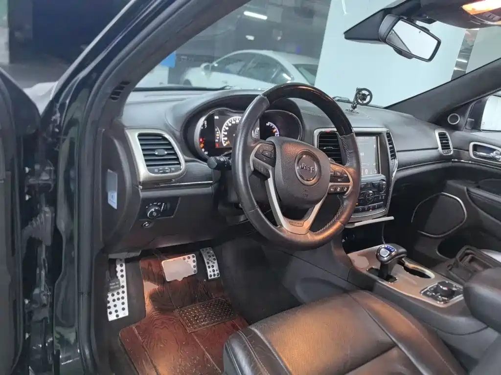Grand Cherokee (Import) 3.0 L Flagship Premium Joy