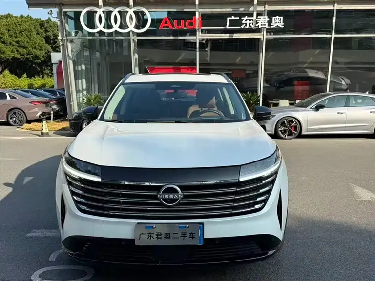 Nissan Tanlu 380 VC-TURBO 4 WD Smart Supreme 6-seat