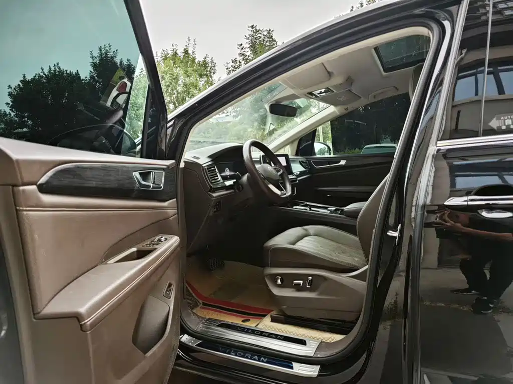 Viloran 330 TSI Luxury
