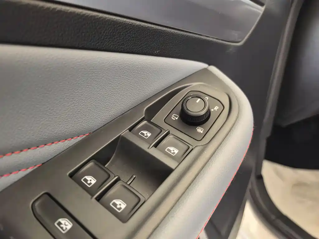Lamando Lamando L 280 TSI DSG Dazzle Hot