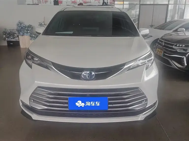 Toyota Sienna 2.5 L Hybrid Platinum
