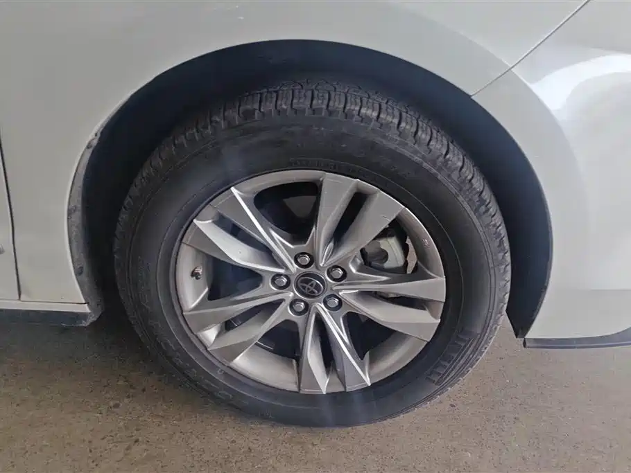 Sienna 2.5 L Hybrid Platinum