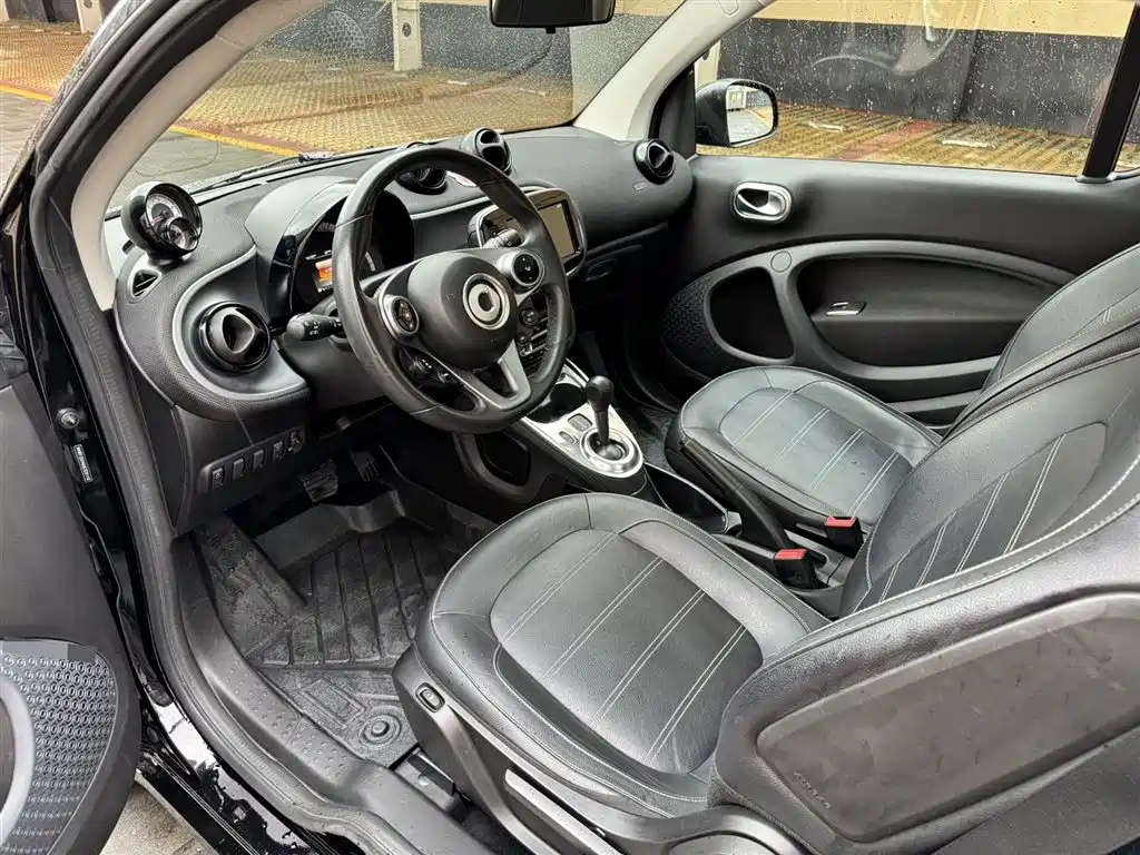smart fortwo 0.9 T 66 kW Hardtop Pioneer CN-VI