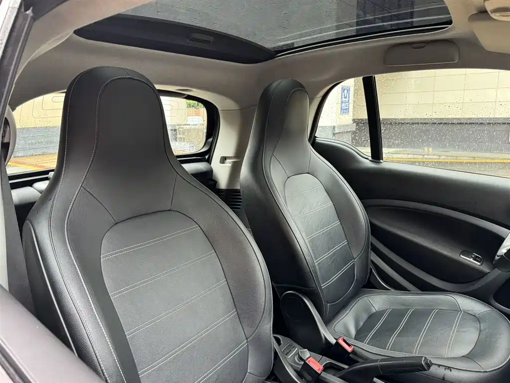 smart fortwo 0.9 T 66 kW Hardtop Pioneer CN-VI