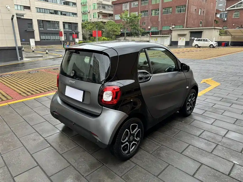 smart fortwo 0.9 T 66 kW Hardtop Pioneer CN-VI