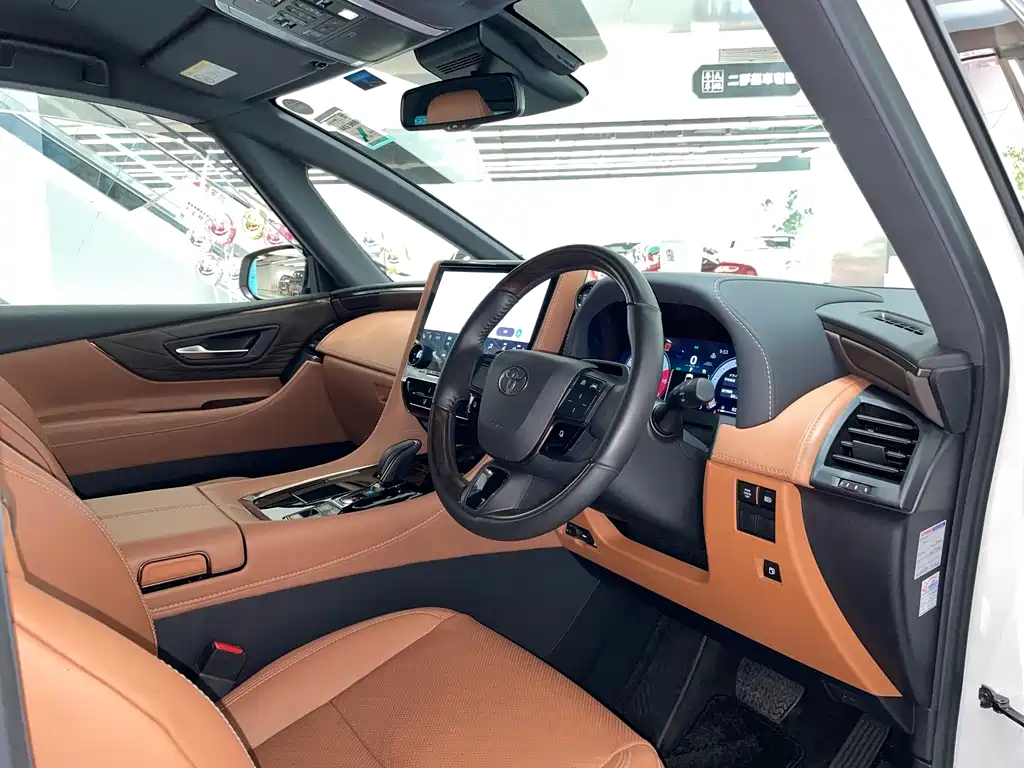 Vellfire Crown Dual Engine 2.5 L Supreme Executive