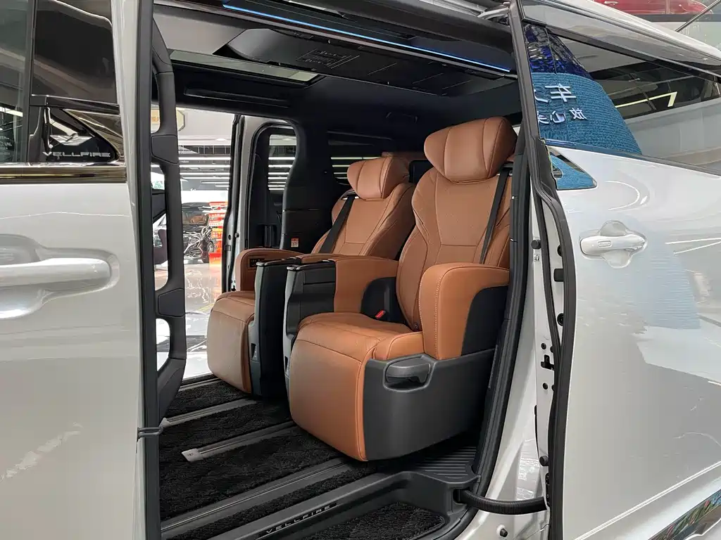 Vellfire Crown Dual Engine 2.5 L Supreme Executive