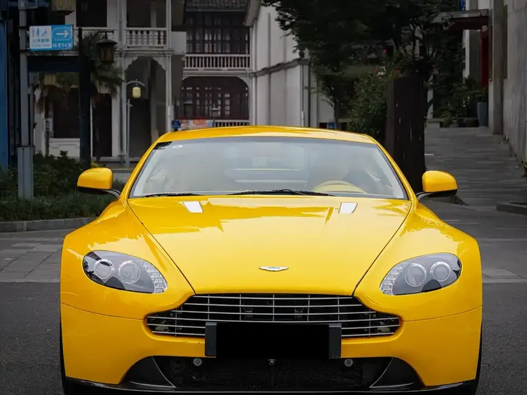 Aston Martin V8 Vantage 4.7 L S Coupe