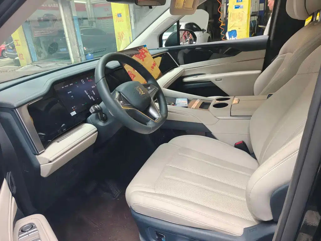 Xia DM-i 1.5 T 180 km Transcend