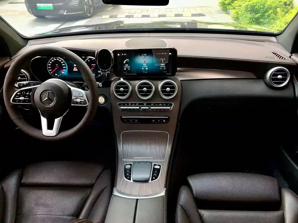 Mercedes-Benz GLC Facelift GLC 300 L 4 MATIC Dynamic Premium Collection