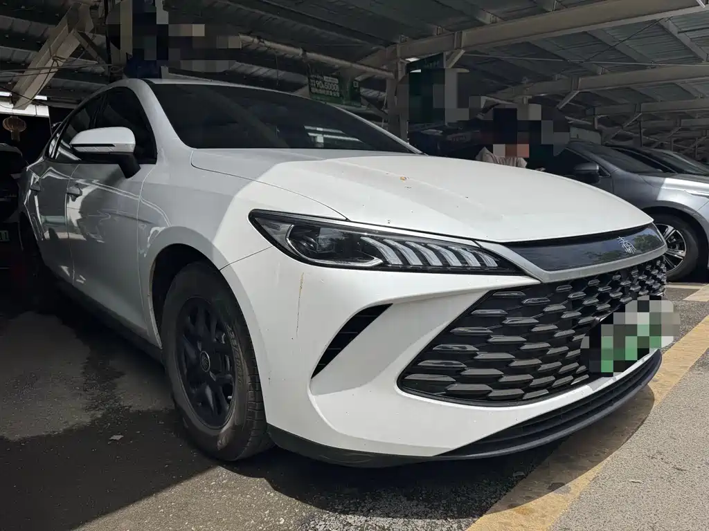 Qin PLUS DM-i Smart Drive 55 KM Leading