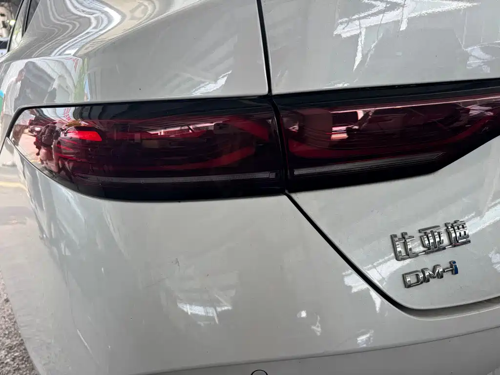 Qin PLUS DM-i Smart Drive 55 KM Leading