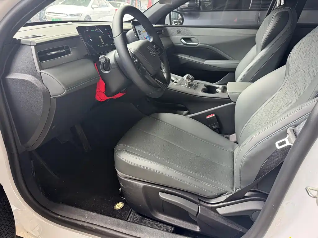 Qin PLUS DM-i Smart Drive 55 KM Leading