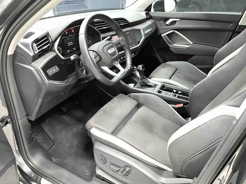 Audi Q3 35 TFSI Fashion Dynamic (1.4 T)