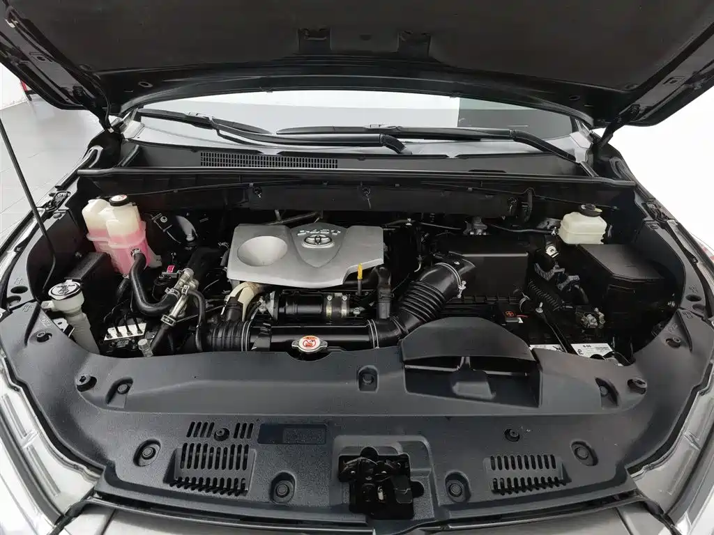 Highlander 2.0 T 4 WD Luxury 7-seat CN-V