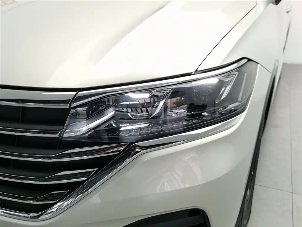 Viloran 330 TSI Luxury