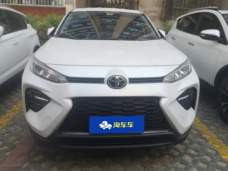 Toyota Wildlander 2.0 L CVT 2 WD Leading