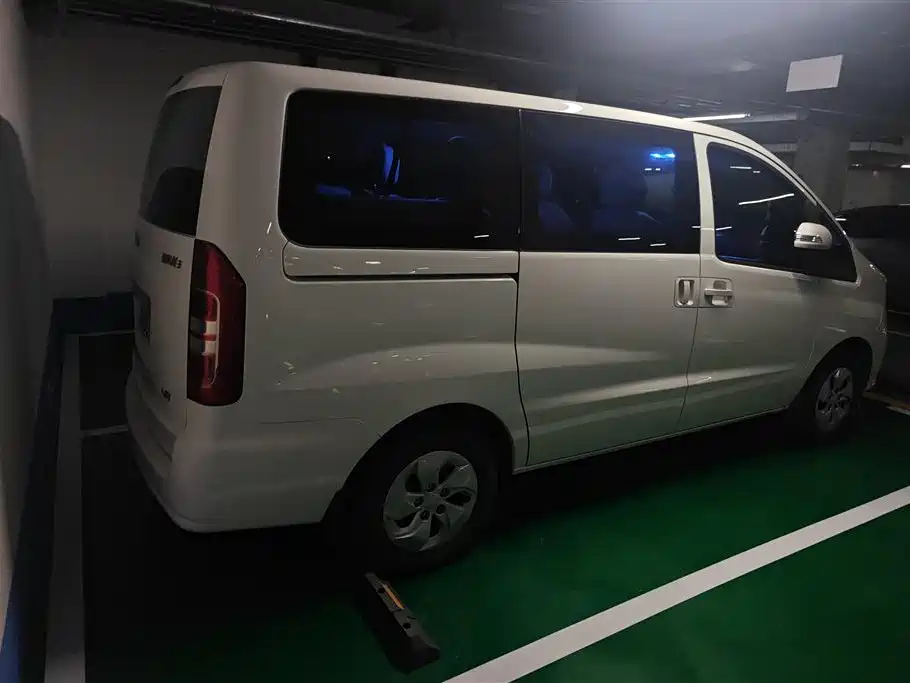 Refine M3 瑞风M3 2025款 1.5 T 手动智联版 7/8座