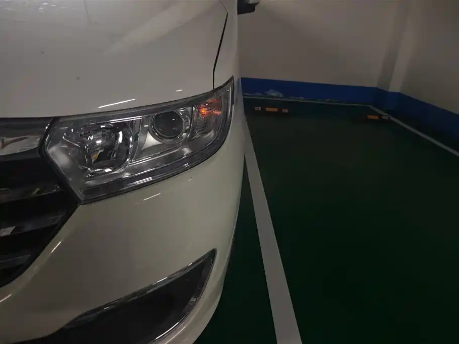 Refine M3 瑞风M3 2025款 1.5 T 手动智联版 7/8座