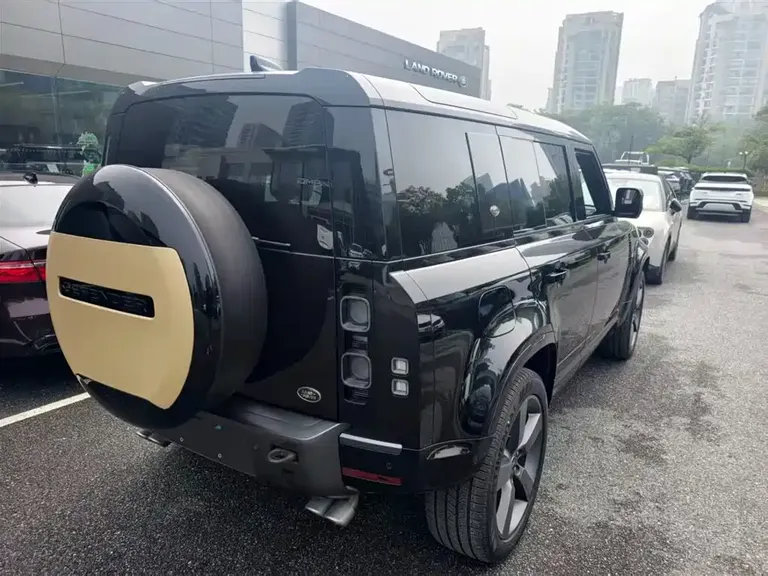 Land Rover Defender Facelift 110 5.0 T V8