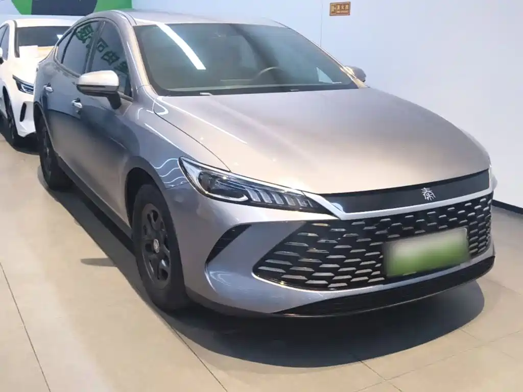 Qin PLUS DM-i Smart Drive 55 KM Leading