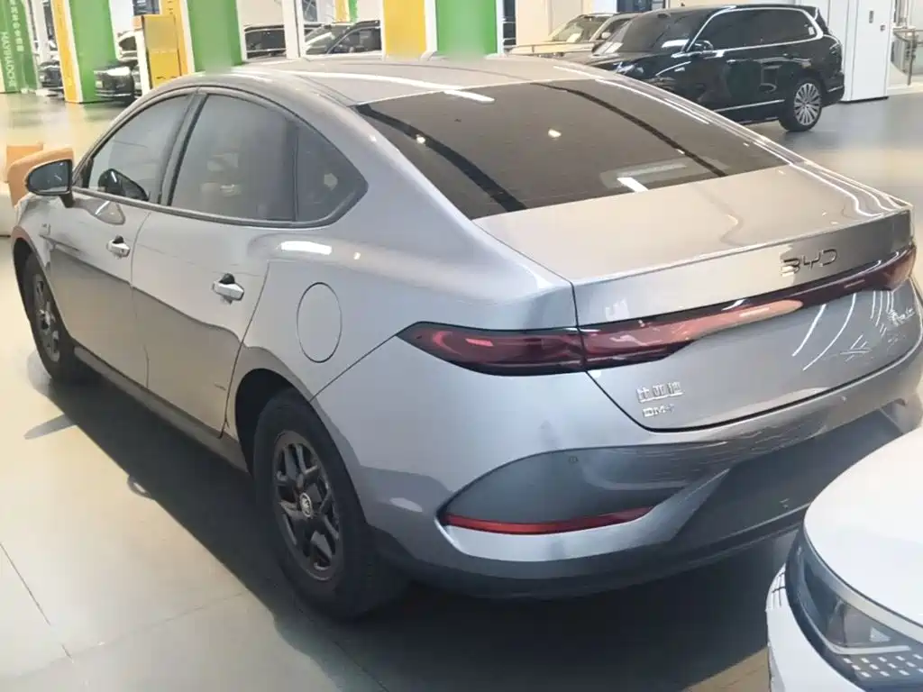 Qin PLUS DM-i Smart Drive 55 KM Leading