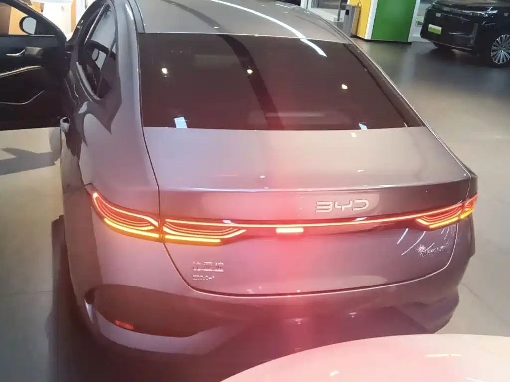 Qin PLUS DM-i Smart Drive 55 KM Leading