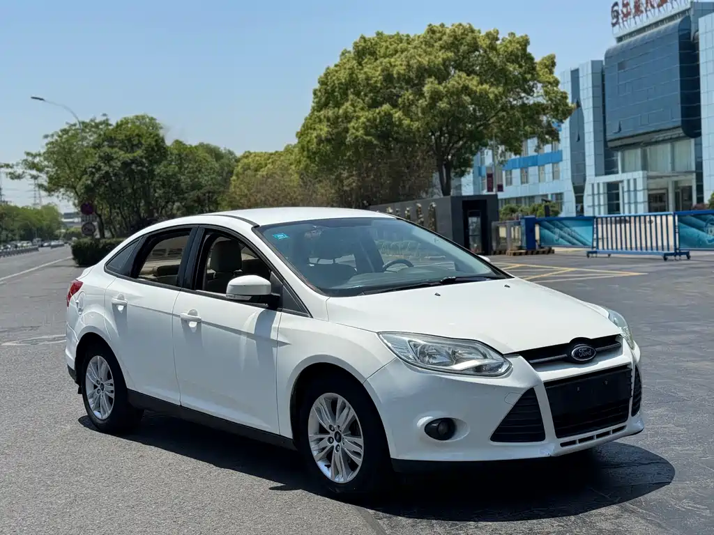 Focus Sedan 1.6 L Manual Comfort