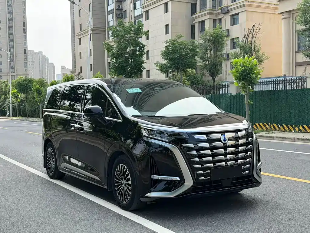 Denza D9 DM-i 970 4 WD Flagship