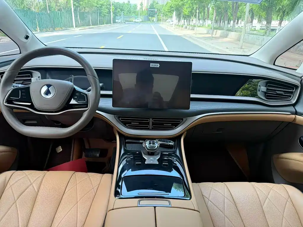 Denza D9 DM-i 970 4 WD Flagship