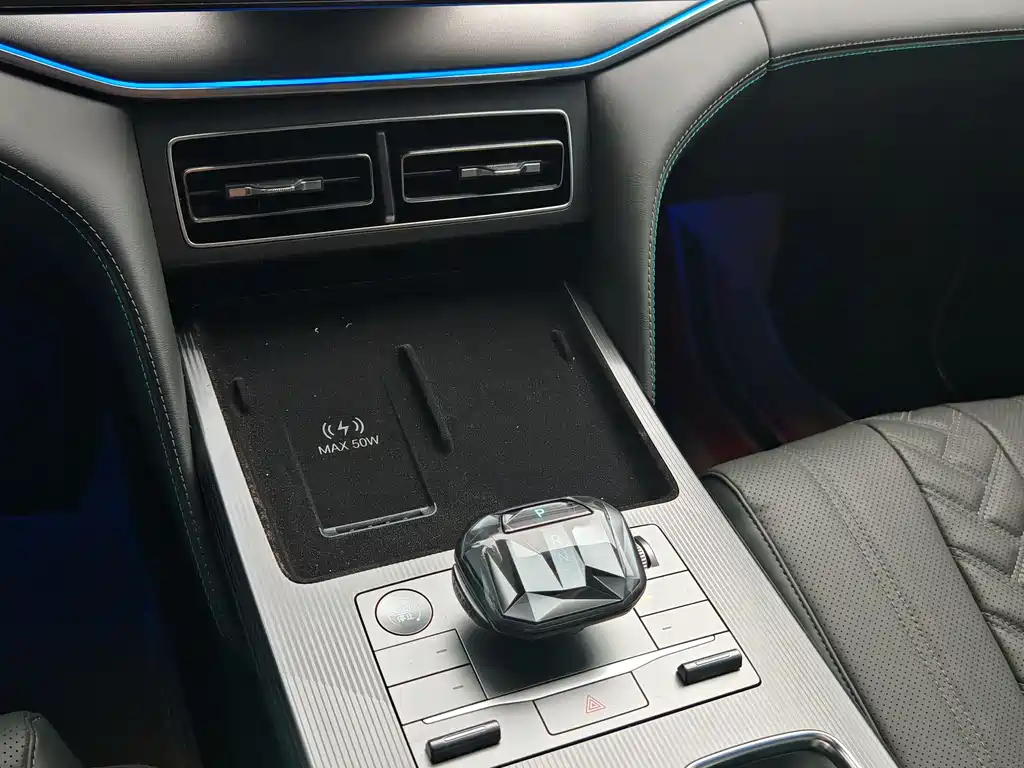 Song L DM-i Smart Drive 112 km Transcend
