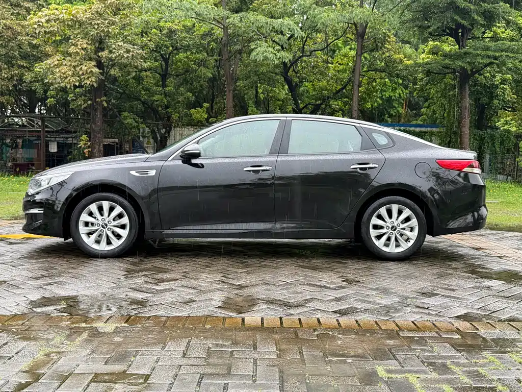 Kia K5 2.0 L Auto GLS