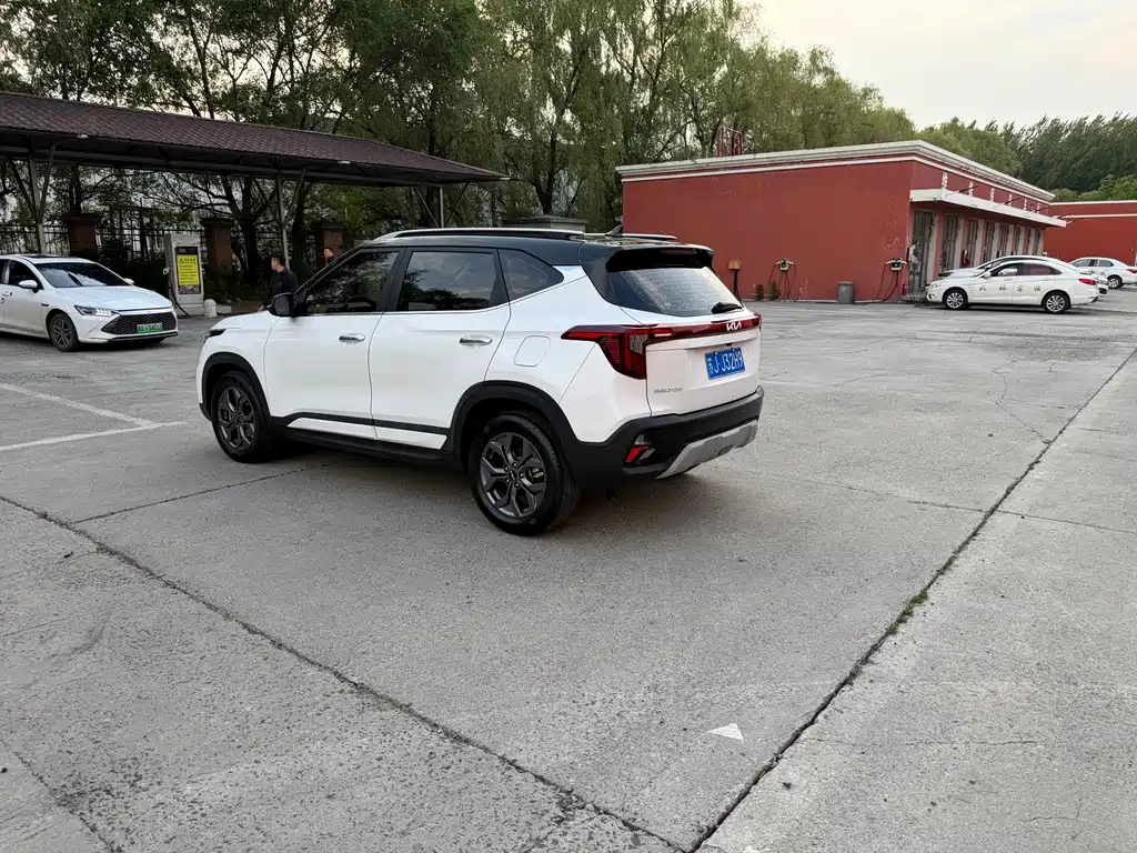 Seltos 1.5 L CVT Luxury
