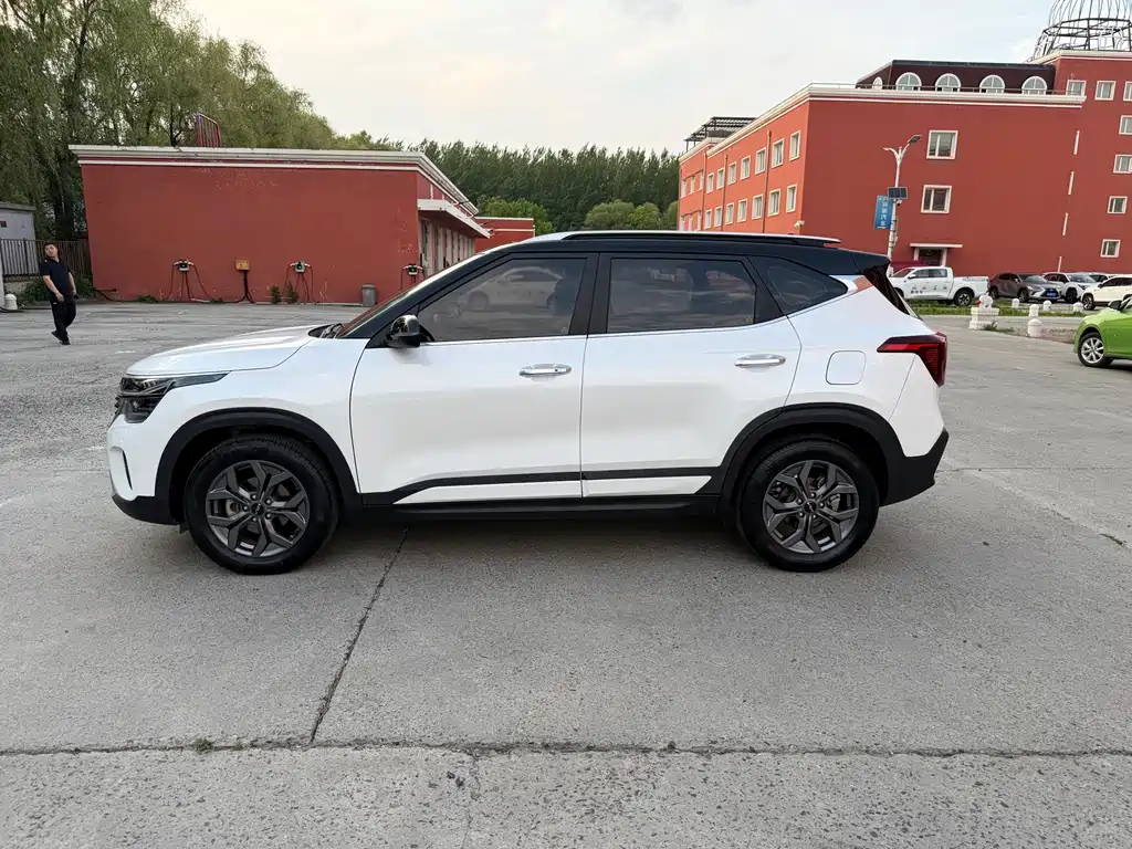 Seltos 1.5 L CVT Luxury