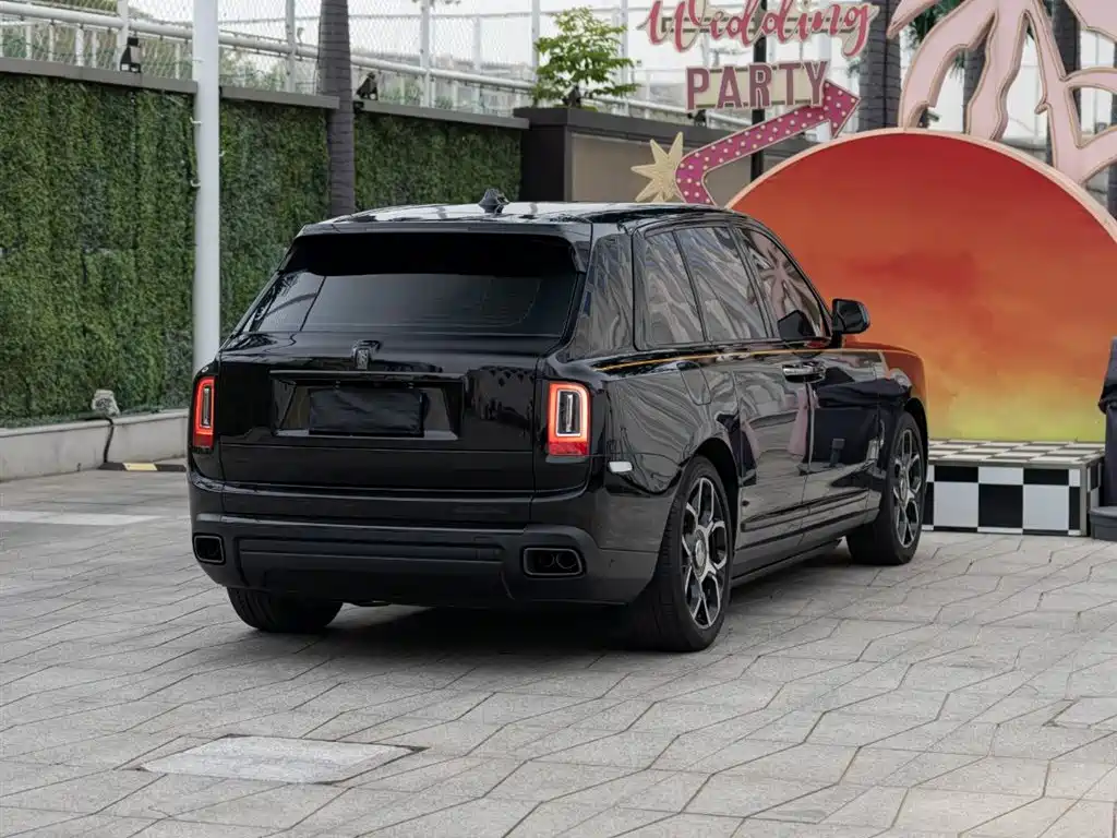 Cullinan Black Badge