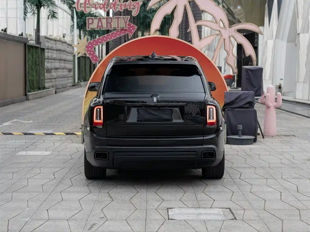 Cullinan Black Badge