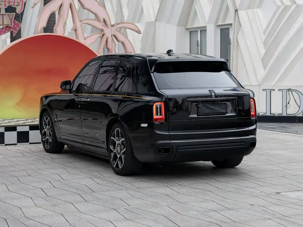 Cullinan Black Badge