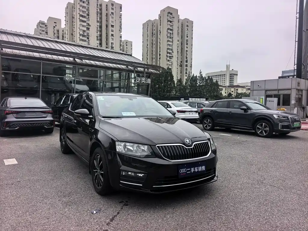 Octavia 1.6 L Auto Smart Travel