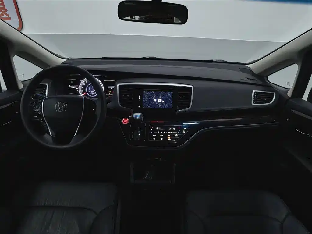 Odyssey 2.4 L Luxury