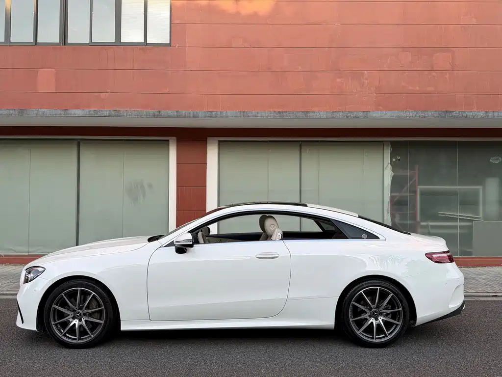 Mercedes-Benz E-Class (Import) E 260 Coupe
